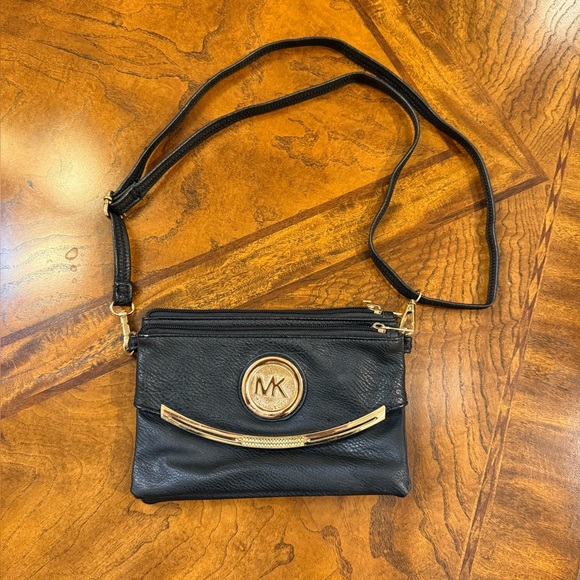 Michael Kors Handbags - Michael Kors Crossbody Purse